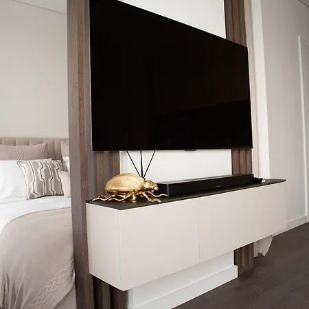 Brand New Luxurious In Center * Wilna