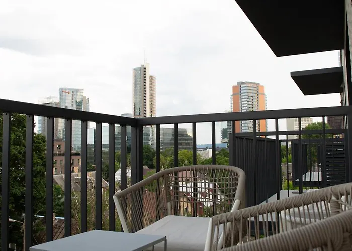 Brand New Luxurious In Center Apartment