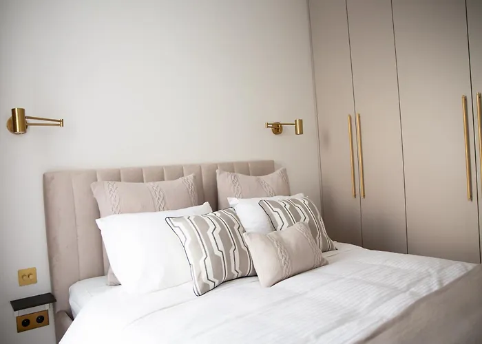 Apartment Brand New Luxurious In Center *