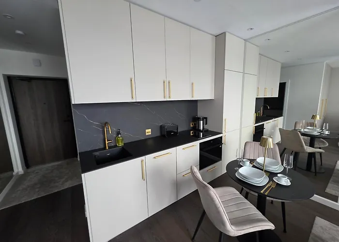 Brand New Luxurious In Center * Wilna