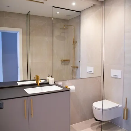 Brand New Luxurious In Center *