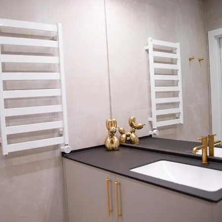 Brand New Luxurious In Center Апартаменты *