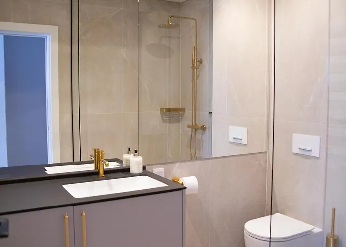 Brand New Luxurious In Center *